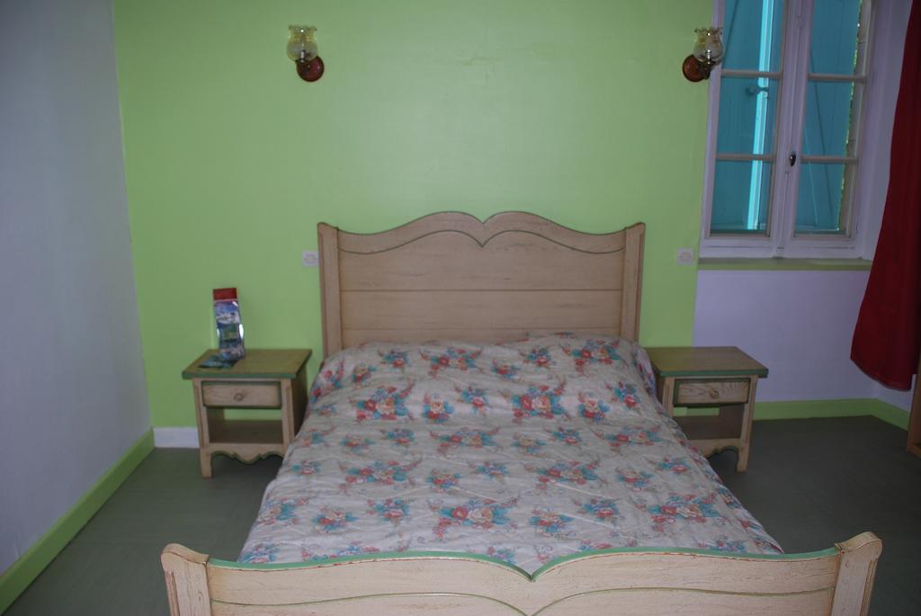 Chambres D'Hotes Le Clos Ambels 앙비알레트 객실 사진